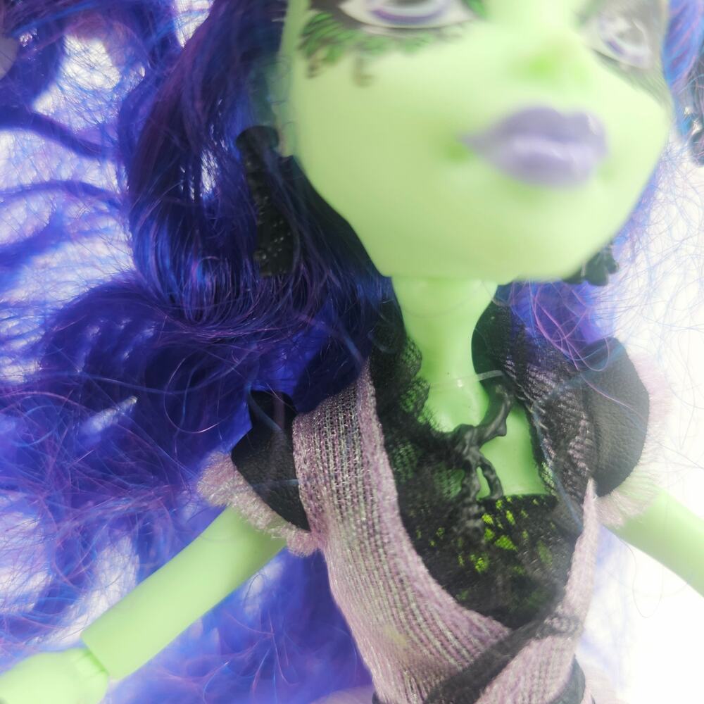 Monster High Doll Amanita Nightshade Limited Edition Gloom And Bloom 2011 No Box - Picture 3 of 9